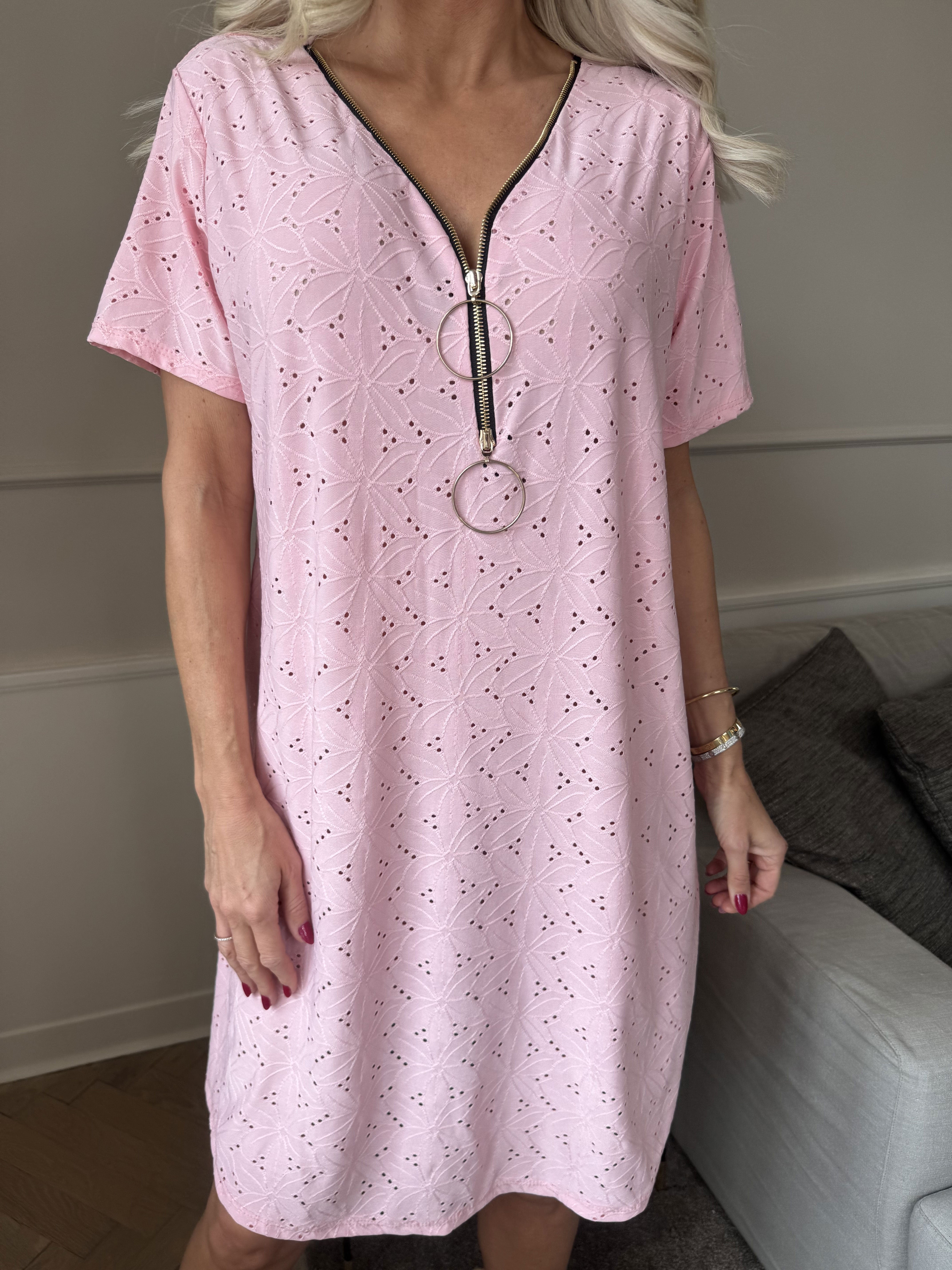 Liba - Blød elastisk kjole i broderie anglaise med lynlås